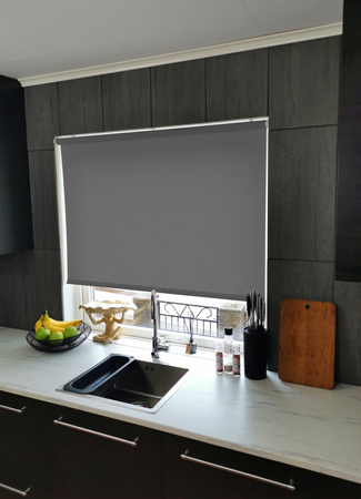 Roleta standardowa 180/Tkanina serii J z białym mechanizmem i obciążnikiem PCV