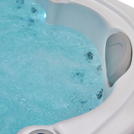 Jacuzzi OF-6005 – Exklusivt hemmasspa med massagefunktion och LED-lampor