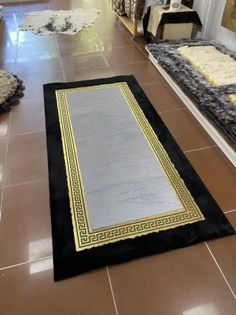 Tapis de luxe noir et gris avec accents dorés - Fait à la main en peau de mouton véritable, style Versace