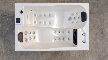 Moderns āra spa 2 personām ar 33 strūklu - labākā dārza džakuzi