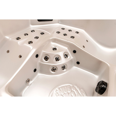 Jacuzzi ogrodowe SPA750 200x200 cm – komfort i relaks w Twoim ogrodzie