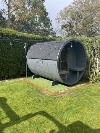 Sauna a botte da esterno 250 per 4 persone / Stufa elettrica o a legna Harvia / Abete rosso scandinavo di alta qualità (Thermwood)