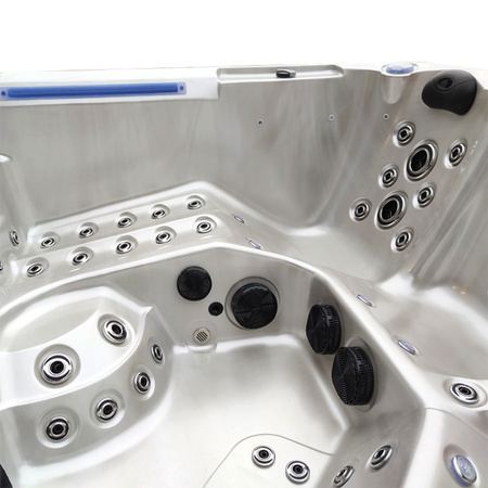 Dārza džakuzi vanna SPA743 220x220 cm - plaša atpūta visai ģimenei