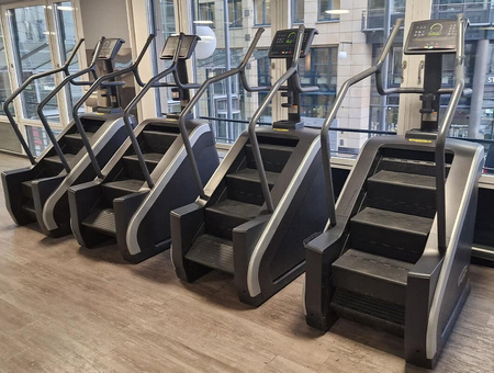 Technogym Excite 1000 LED športno stopnišče Rabljeno/Registrirano - Popolno stanje