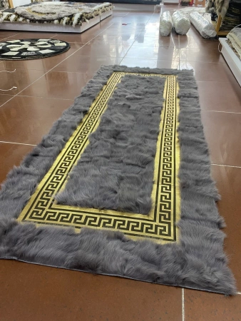 VERSACE stílusú báránybőr szőnyeg - elegáns és egyedi eleme a belső térnek