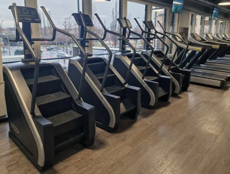 Technogym Excite 1000 LED športno stopnišče Rabljeno/Registrirano - Popolno stanje