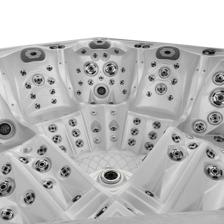 Garden Jacuzzi SPA748 F24 230x230 cm - relaxare spațioasă în spa-ul dvs. de acasă