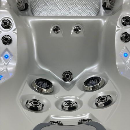 Jacuzzi da esterno SPA747 F27 210x210 cm – comfort ed eleganza