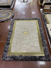 Tapis de luxe en peau de mouton véritable, blanc et gris, avec accents dorés - Tapis de style Versace fait à la main pour le salon et la chambre à coucher