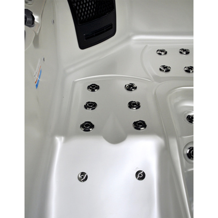 Záhradné jacuzzi SPA750 200x200 cm – komfort a relax vo vašej záhrade