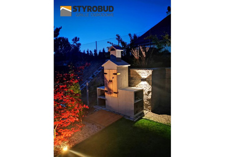 Parrilla de Hormigón con Fumador HELIOS (K4) – Construcción 2 en 1 duradera