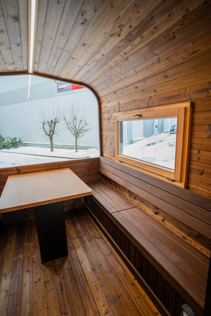 Luxe Moderne Buitensauna Cube Premium Plus voor de Tuin met Panoramisch Uitzicht – Het Hele Jaar Door Te Gebruiken