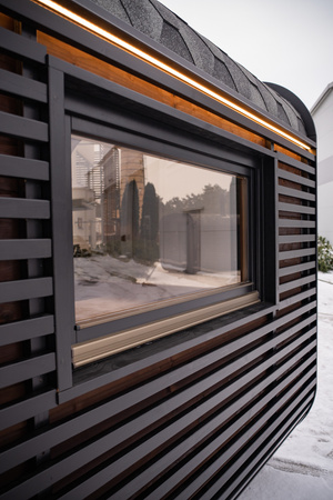 Saună cub luxoasă modernă, de exterior, Premium Plus, pentru grădină, cu vedere panoramică, disponibilă pe tot parcursul anului