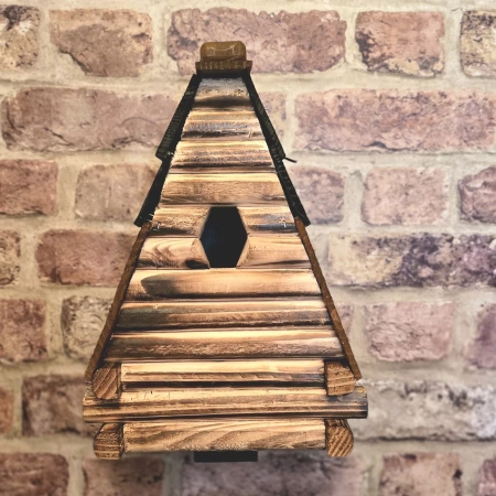 Casetta nido Alpine Rustic Cottage – fatta a mano in legno bruciato, 32 × 21 × 15 cm