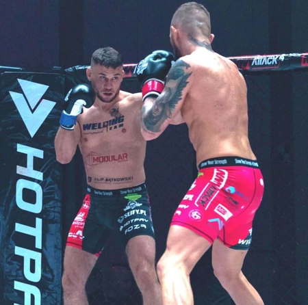 Боксови ръкавици за спаринг Черно и бяло ARB-407a