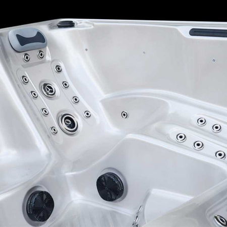 Utendørs jacuzzi SPA340ECO Cappuccino 220x220 cm – et økologisk SPA-kar med grått trelignende deksel