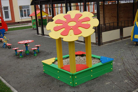 Sandbox „Flower“ TE310 – colorful fun for children