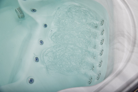 Elegants Jacuzzi OF-6004 Pro – Luksusa SPA ar hidromasāžu, Bluetooth un LED