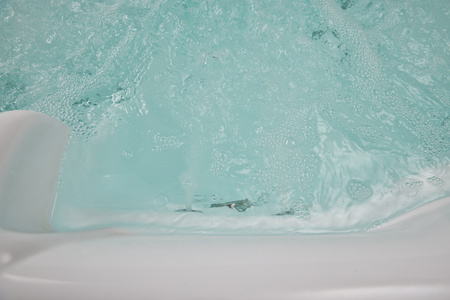 Luksusa Jacuzzi OF-6005 Pro – Profesionāls 6 vietu SPA ar 73 strūklakām, LED, Bluetooth un ozonēšanu