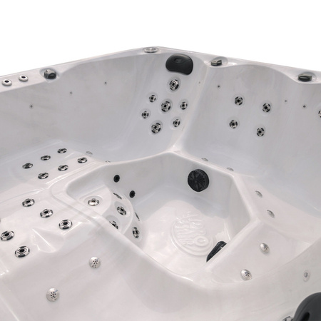 Jacuzzi ogrodowe SPA750 200x200 cm – komfort i relaks w Twoim ogrodzie
