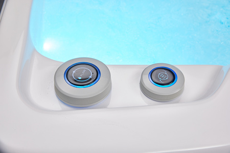 Jacuzzi de luxo OF-2002Pro – SPA exterior para 2 pessoas com hidromassagem e Bluetooth