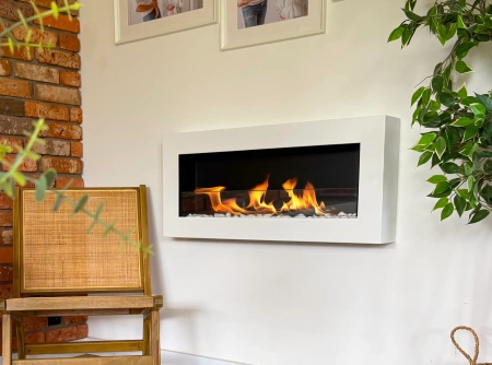 Lareira a bioetanol suspensa com vidro 900 × 400 – acabamento branco fosco texturizado para o seu conforto