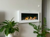 Lareira a bioetanol suspensa com vidro 900 × 400 – acabamento branco fosco texturizado para o seu conforto