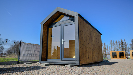 Prémium szaunaház 450×240 cm - Finn kerti szauna előszobával, ThermoWood, szigetelés 50/100 mm / fa vagy elektromos kályha WIFI-vel