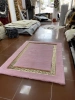 Tapis en peluche or rose de style VERSACE - un tapis de luxe moderne pour le salon ou la chambre d'enfant